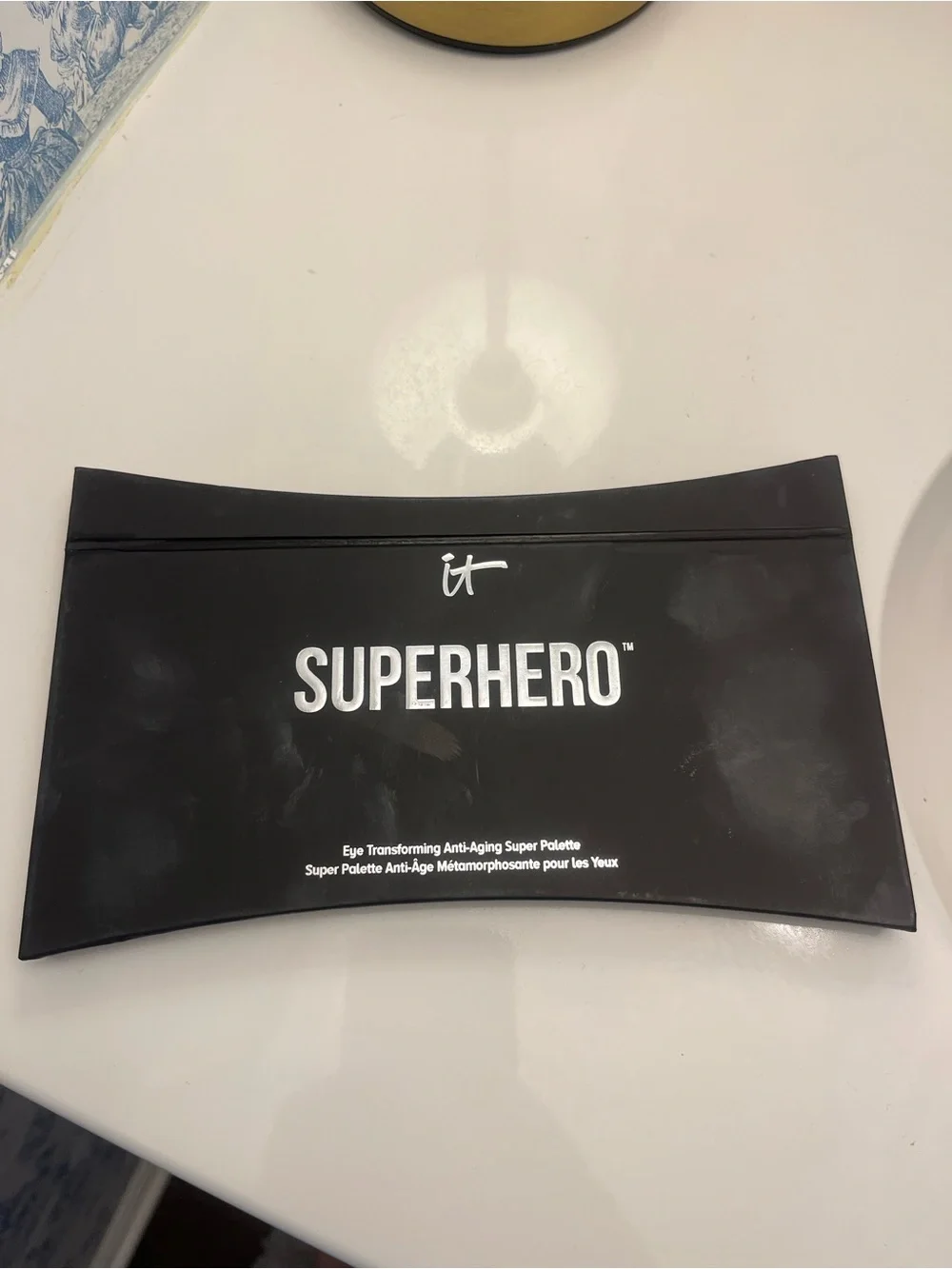 IT Cosmetics Superhero Eyeshadow Palette - Black case GUC